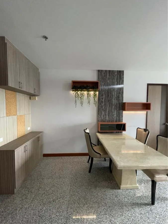 For rent: Supalai River Resort, 41st floor, highest floor, next to the Chao Phraya River, Sathorn city view, magnificent view, must book.