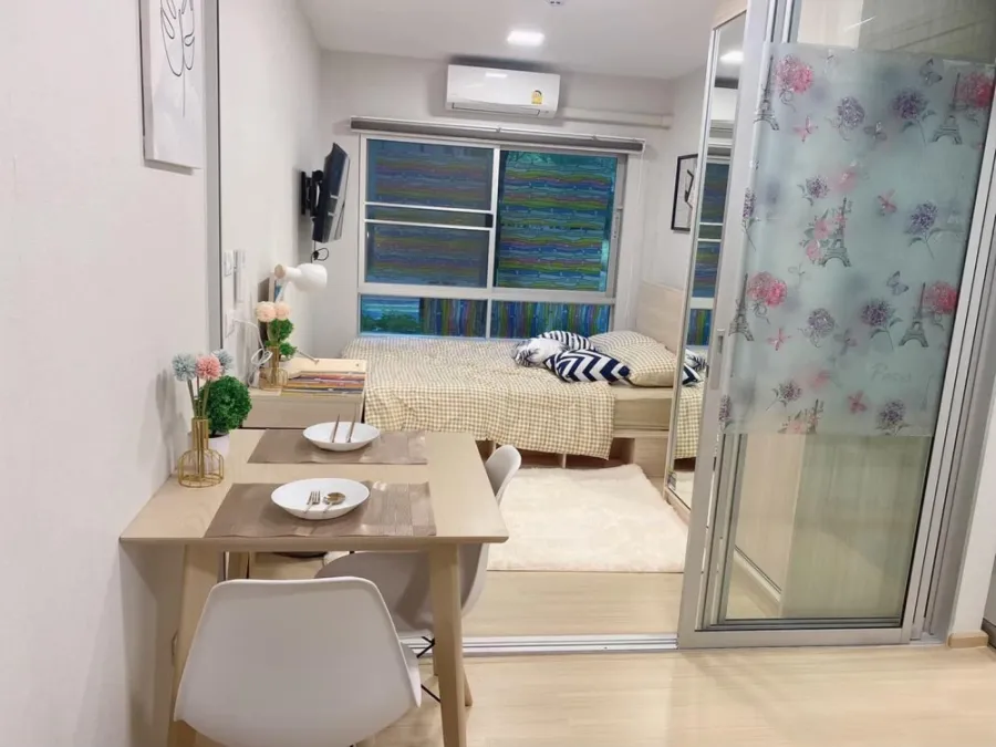 For rent: Plum Condo Rangsit Alive Phase 1, pool view, partitioned room, comes with complete decorations. Book now quickly.