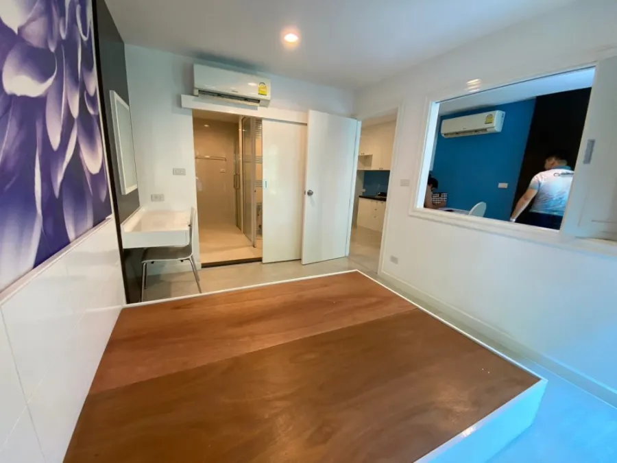 For rent, Park Exo, 1 bedroom, 1 bathroom, complete with electrical appliances. Good furniture. If interested, reserve now.