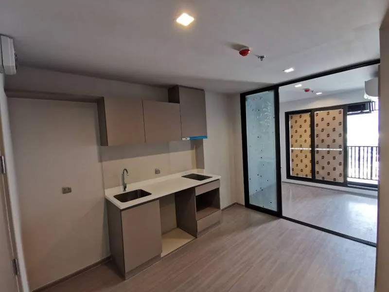 Sale down payment Life Ladprao, this room is very worthwhile, 1 bedroom, fully furnished, 42nd floor, great view, book now, don't miss it.