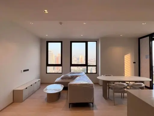 Down payment sale Reference Sathorn - Wongwianyai Condo next to Wongwian Yai BTS, spacious room, high floor, great city view, book now