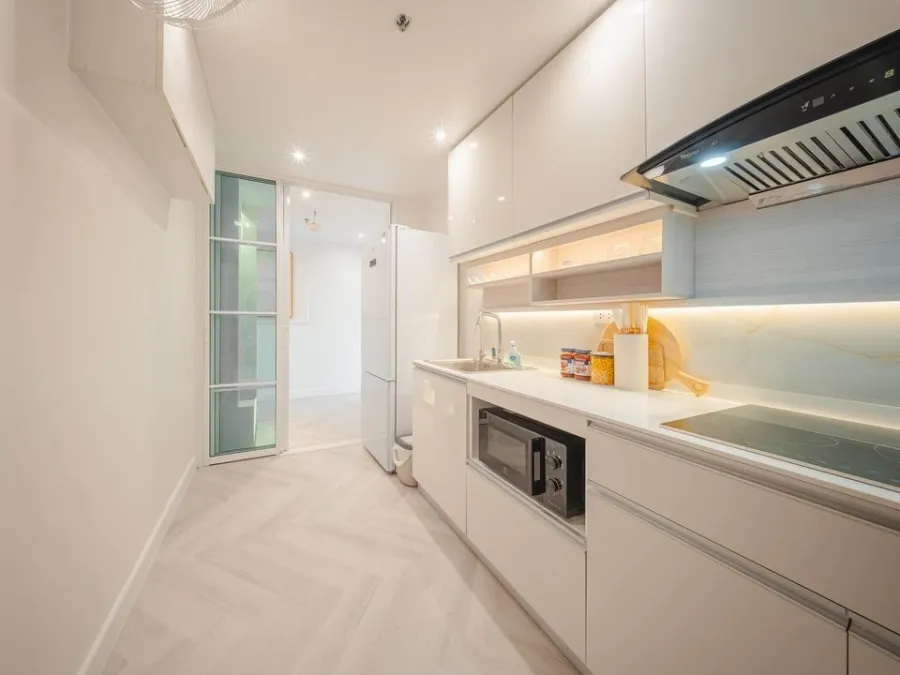For rent, Supalai Casa Riva Vista 2, large size room, very spacious, very beautifully decorated, lots of built-ins, very worth booking.