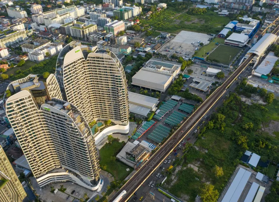 For sale: Ideo Mobi Sukhumvit Eastpoint, 21st floor, very high, great breeze, amazing city view, hurry and reserve before you miss out.