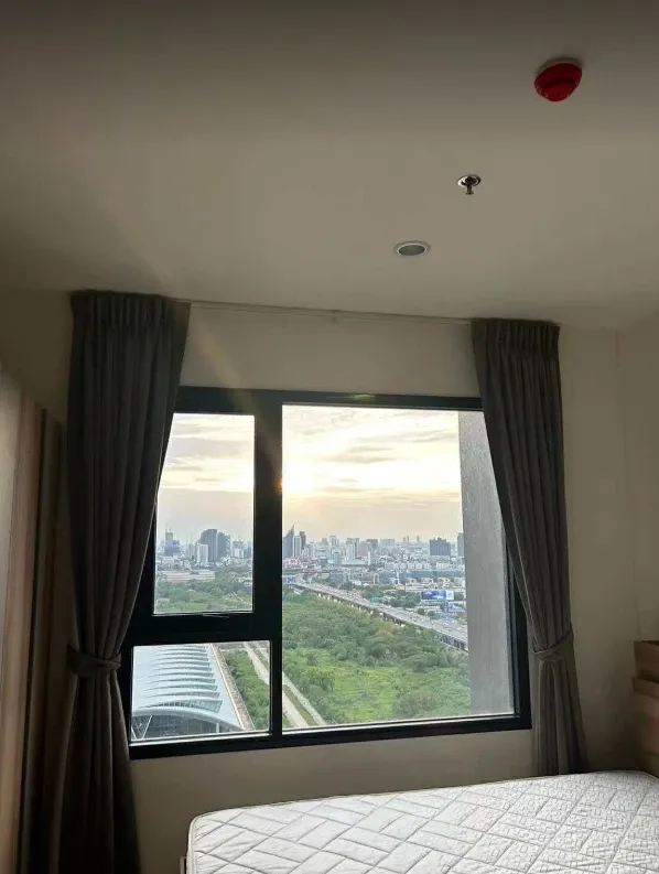 For rent!! Condo Life Asoke, 32nd floor, beautiful room, convenient to travel, bring your bags and move in!!