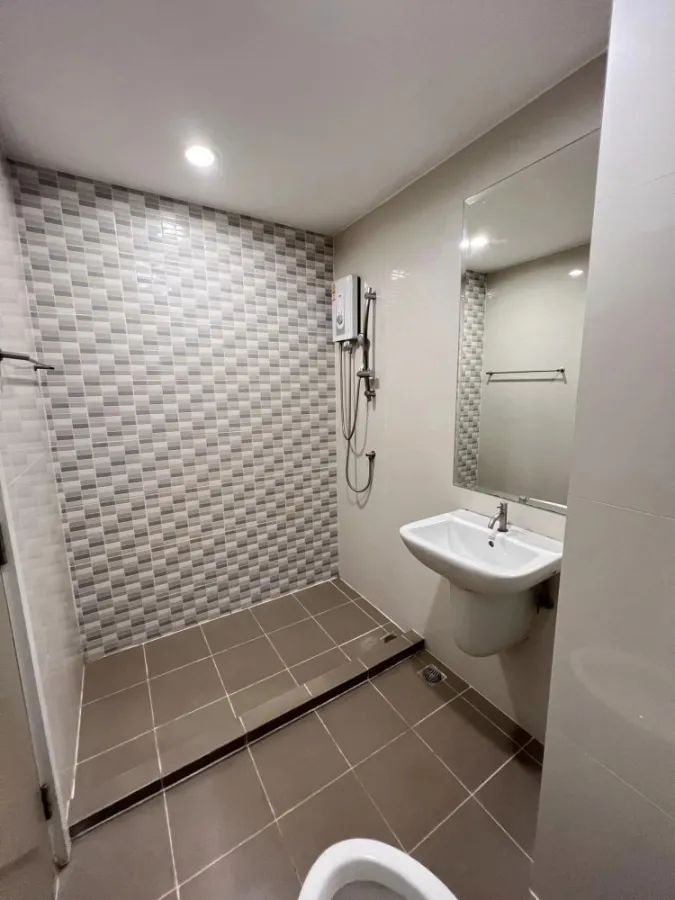 For rent, Lesto Condo, separated rooms into sections. Ready to move in immediately. You can carry your bag.