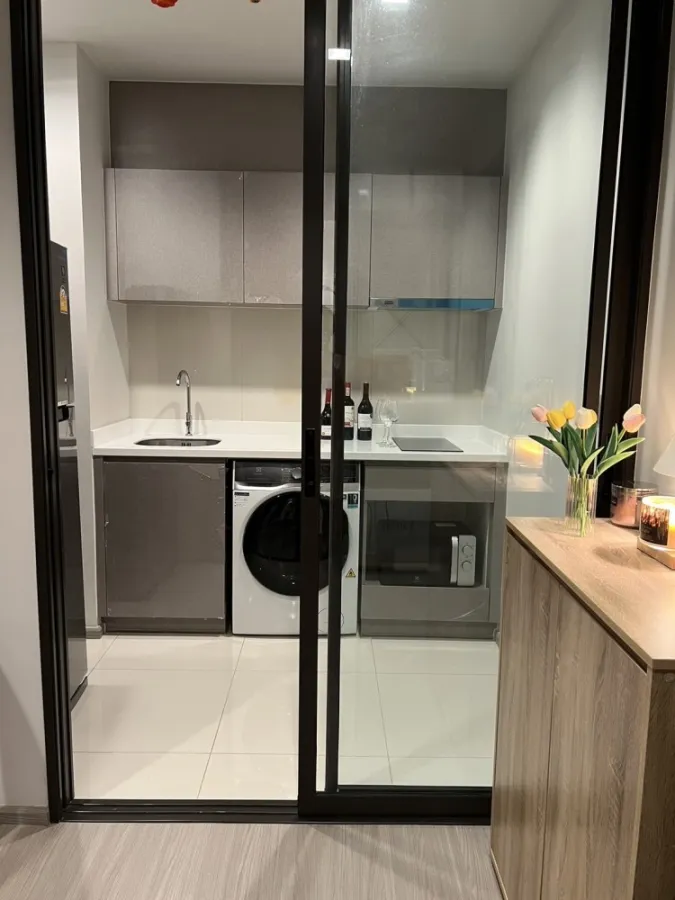 Condo for rent, Life Asoke-Rama 9, ready-to-move-in condo on prime location, business area, urgent!!