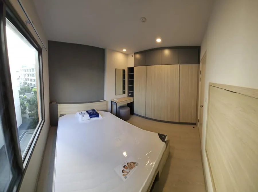 For rent, Feel Phahon 34, 4th floor, garden view, spacious room, electrical appliances and furniture, ready to move in. If interested, reserve now.