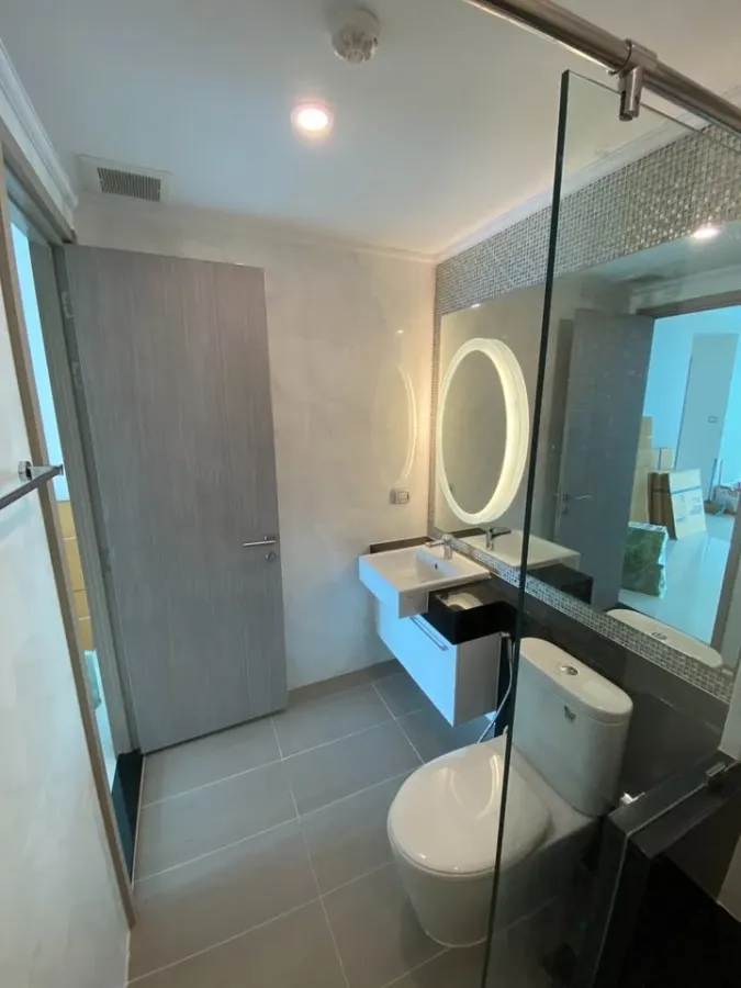 For rent Supalai Oriental Sukhumvit 39, empty room with kitchen, lots of usable space, definitely comfortable, hurry and book now.