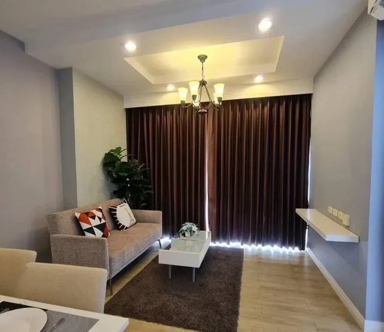 ให้เช่า The Patio Bangsaen ห้องมุมให้ความเป็นส่วนตัว มาพร้อมเฟอร์และเครื่องใช้ไฟฟ้าครบครัน วิวทะเลสวย จองเลย