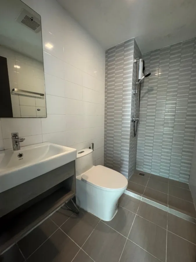 For rent: B-Loft Lite Sukhumvit 107, 8th floor, corner room, fully furnished, ready to move in. Reserve now, don't delay.