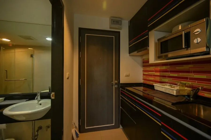 For sale: Chateau In Town Ratchada 20-2 Studio room, 4th floor, includes furniture, ready to move in immediately!!