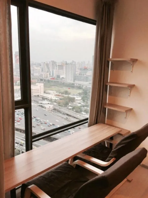 เลื่อนผ่านแล้วจะเสียใจ ให้เช่า Rhythm Asoke ห้องขนาดพอดี ชั้นสูง วิวสวย ใครได้อยู่เป็นต้องชอบ ด่วนๆ