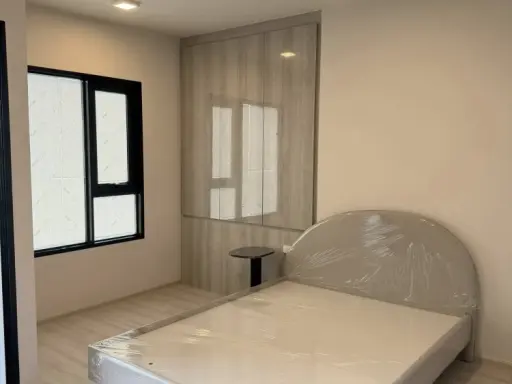 Cobe Ratchada – Rama 9 combined unit for rent, offering spacious living area. Pet-friendly – ​​don't miss out! images
