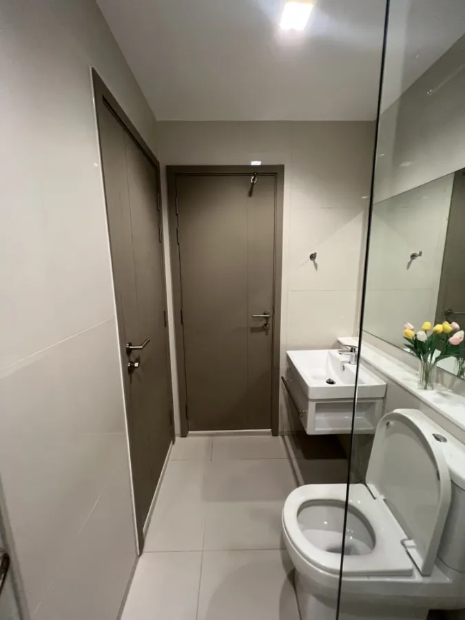Condo for rent, Life Asoke-Rama 9, ready-to-move-in condo on prime location, business area, urgent!!