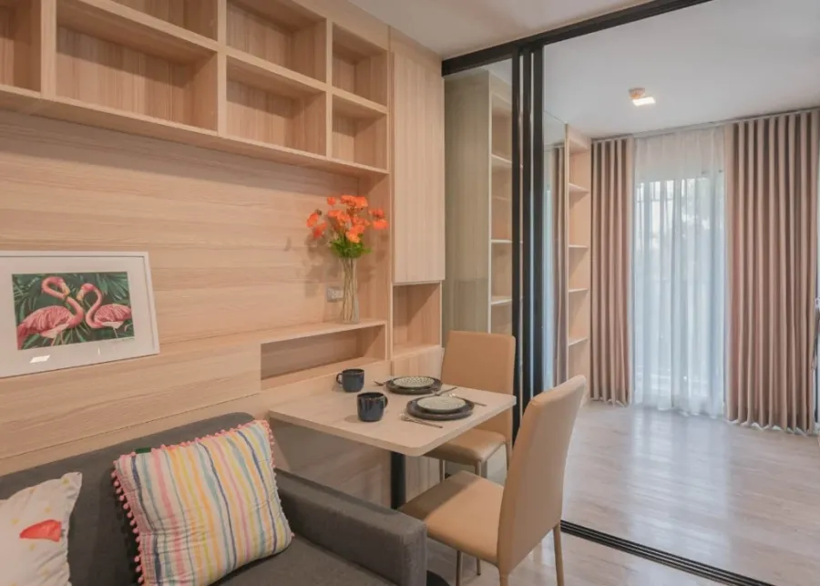 For rent: Atmoz Tropicana Bangna, large 33 sq m room, Building A, 3rd floor, garden view, very close to nature, corner unit. Move in quickly!
