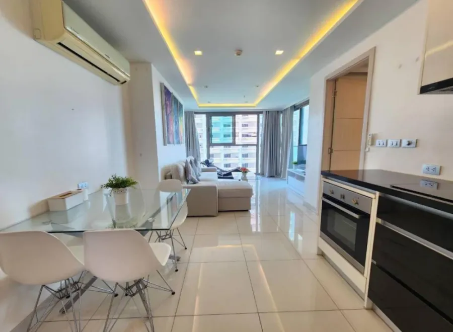 Selling a spacious unit at Wong Amat Tower in a prime location with stunning sea views. Don't miss this opportunity!