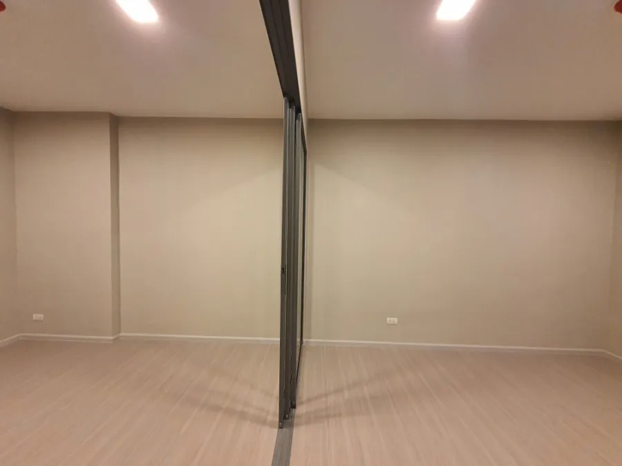 Come on, empty room, One Bed Plus, very wide, don't miss the decoration line, book now at Quintara Phume Sukhumvit 39 for sale.