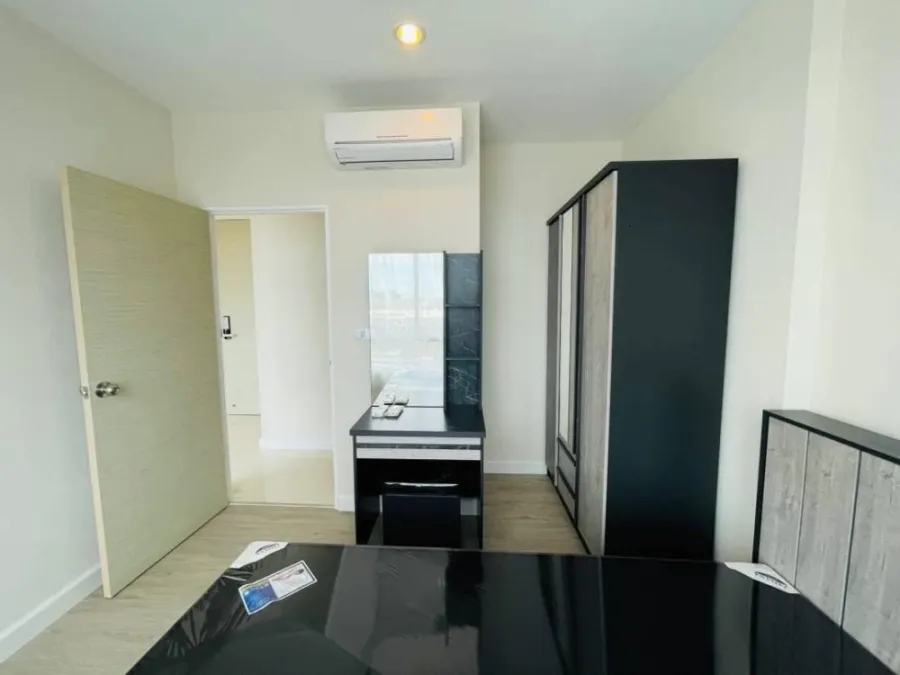 For rent, The Sky Sukhumvit, condo in the heart of the city, beautiful view, very good atmosphere, open and airy room, very comfortable for the eyes.