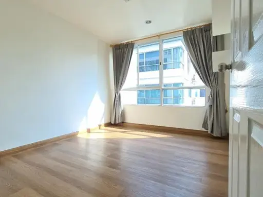 Urgent sale Levo Condo Ladprao 18, empty room, newly renovated, white tone, comfortable for the eyes. Ready to reserve today