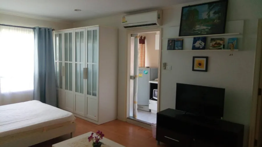 For rent!! Condo Lumpini Ville Ramkhamhaeng 44, 10th floor, Building B, the most spacious room. plus pool view, don't miss it!!