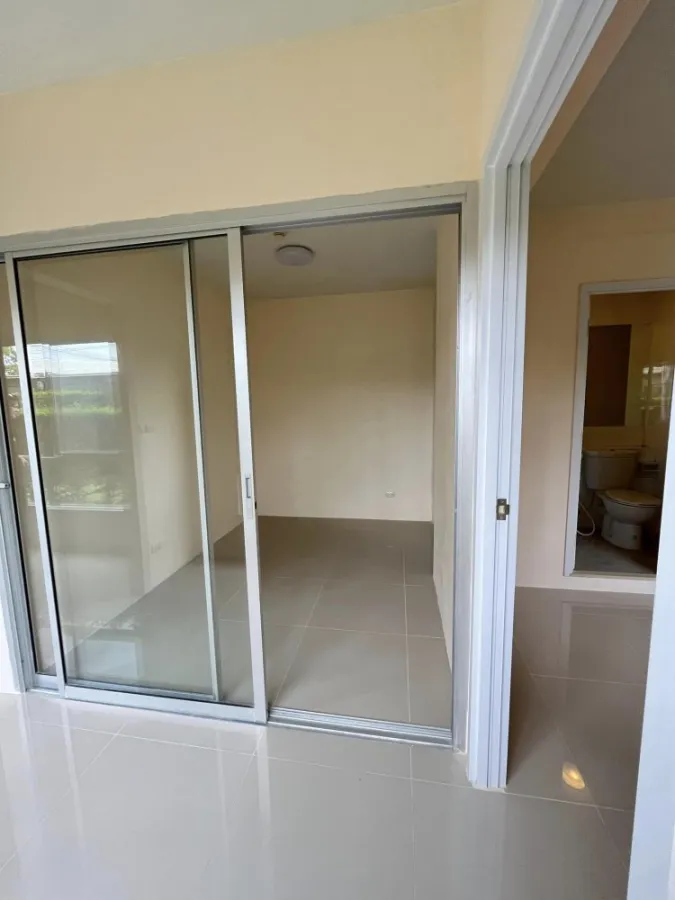 For rent: Plum Condo Bang Yai Station, empty room, garden view, lots of usable space. Let me tell you, don't miss it.