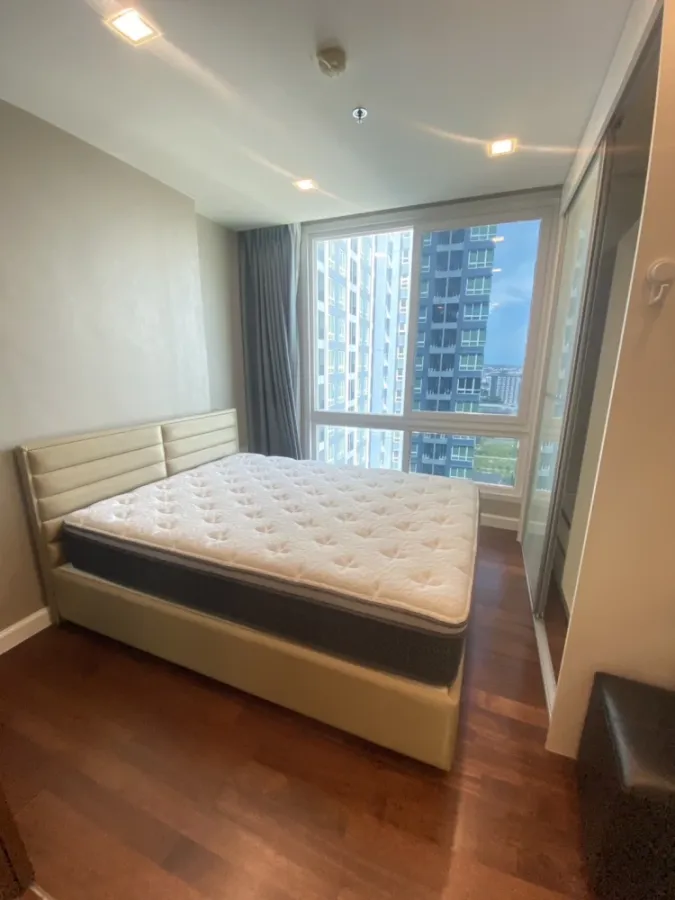 For sale/rent: The Metropolis condo, beautiful unit, high floor, clean, excellent ventilation, ready to move in.