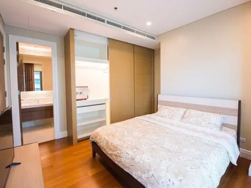 For rent Bright WongwianYai, beautiful room, fully furnished. complete electrical appliances Ready to move in today. Book now. images