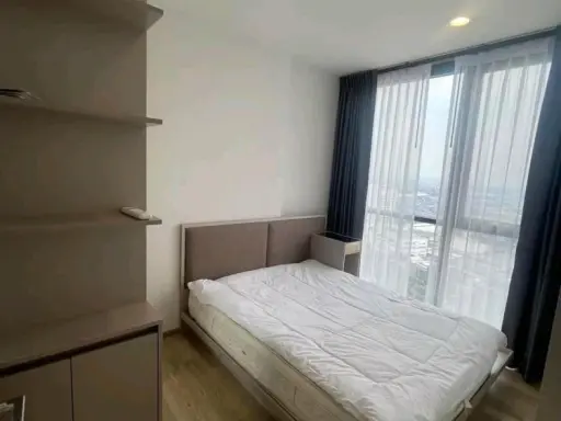 For rent: Oka Haus Sukhumvit 36, 25th floor, Chao Phraya River curve view, fully furnished, nice room, reserve now!