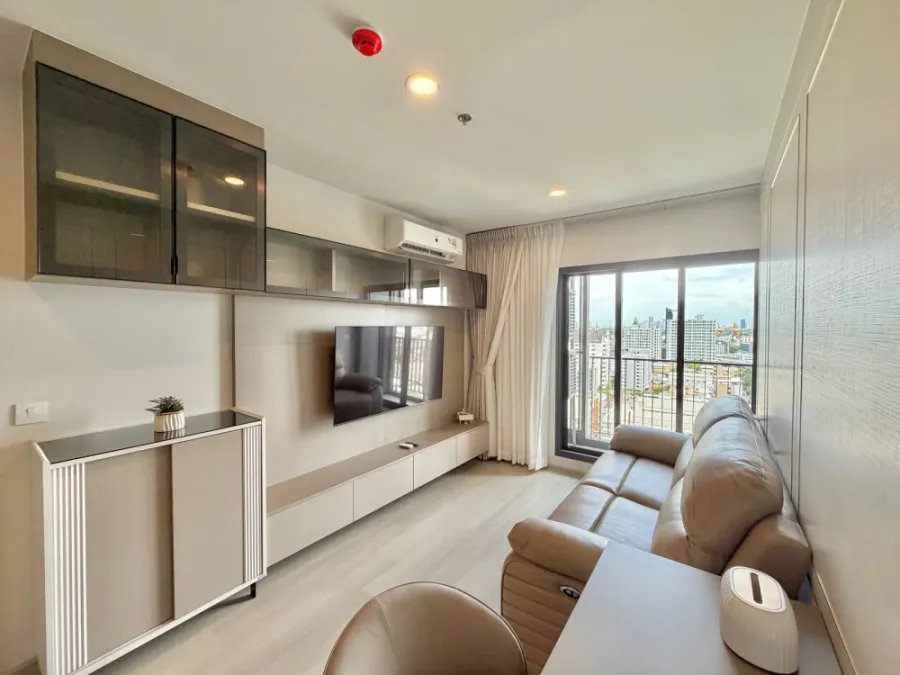 Selling Aspire Onnut Station, 17th floor, unobstructed view, fully furnished. Book now! Don't miss out!