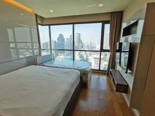 Condo for rent, The Address Sathorn, 38th floor, size 75 sq m, corner room, good price, beautiful view, don't miss it.