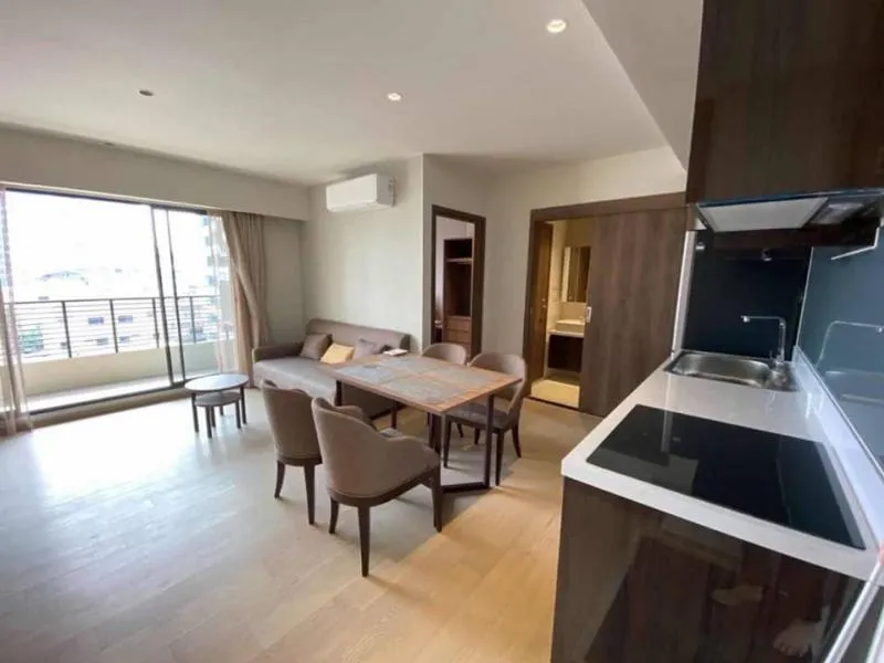 Rent Runesu Thonglor 5, 6th floor, wide balcony, fully furnished, near BTS Thonglor, just 5 minutes like this, must book.