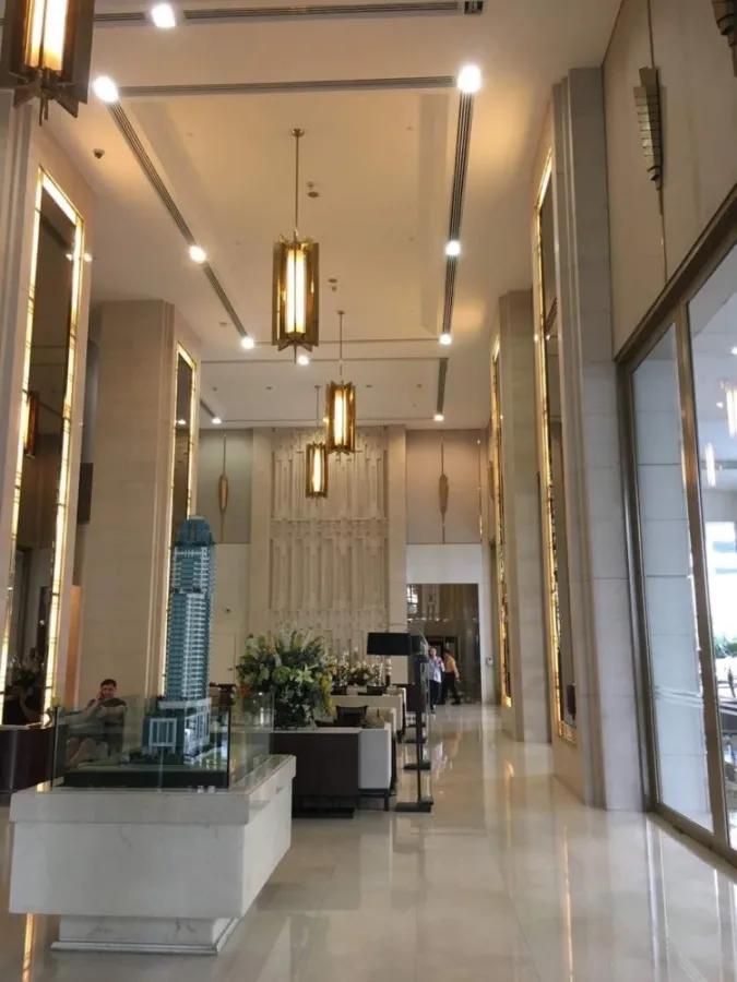 Condo for rent, Q Langsuan, large room, partitioned, beautifully decorated, comfortable to live in. Book first, get first.