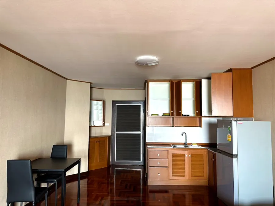 For rent, Park Beach (North Pattaya), 16th floor, great sea view, spacious room, plenty of usable space, don't miss it.