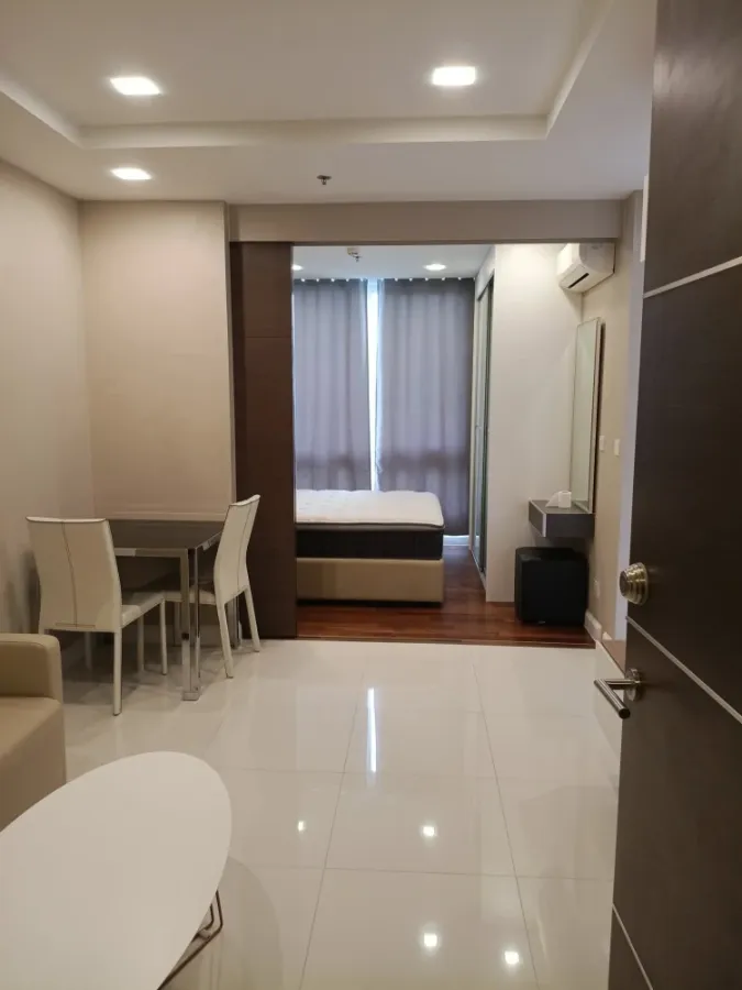 For sale: The Metropolis, 1 bedroom, 1 bathroom, 26th floor, beautiful view, not blocked, good location, fully furnished, reserve now.