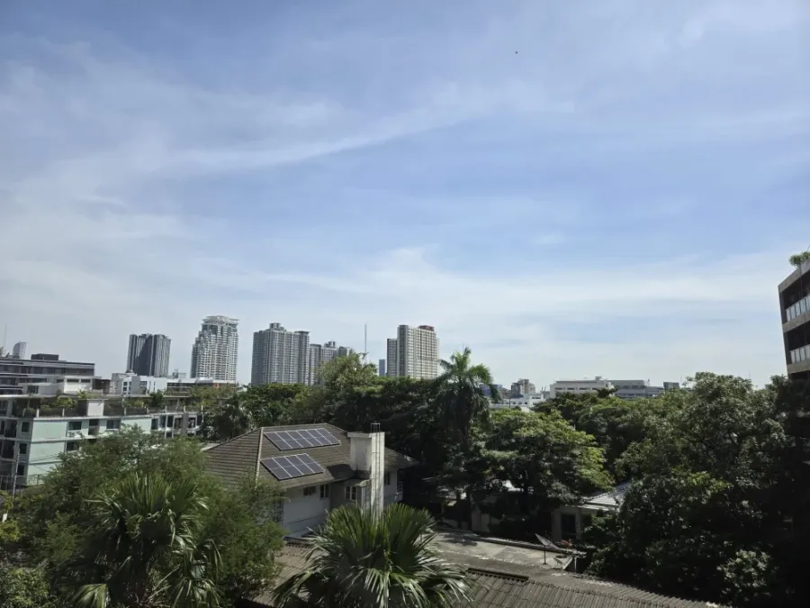 ให้เช่า The Room Sukhumvit 38 1 ห้องนอน 1 ห้องน้ำ พื้นที่ใช้สอยเยอะ แต่งสวยครบครัน มองเห็นวิวสวน จองเลย