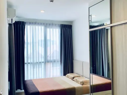 For rent Miti Condo Ladprao-Wang Hin High ceiling, airy and comfortable. Separate the kitchen into proportions. Reserve quickly.