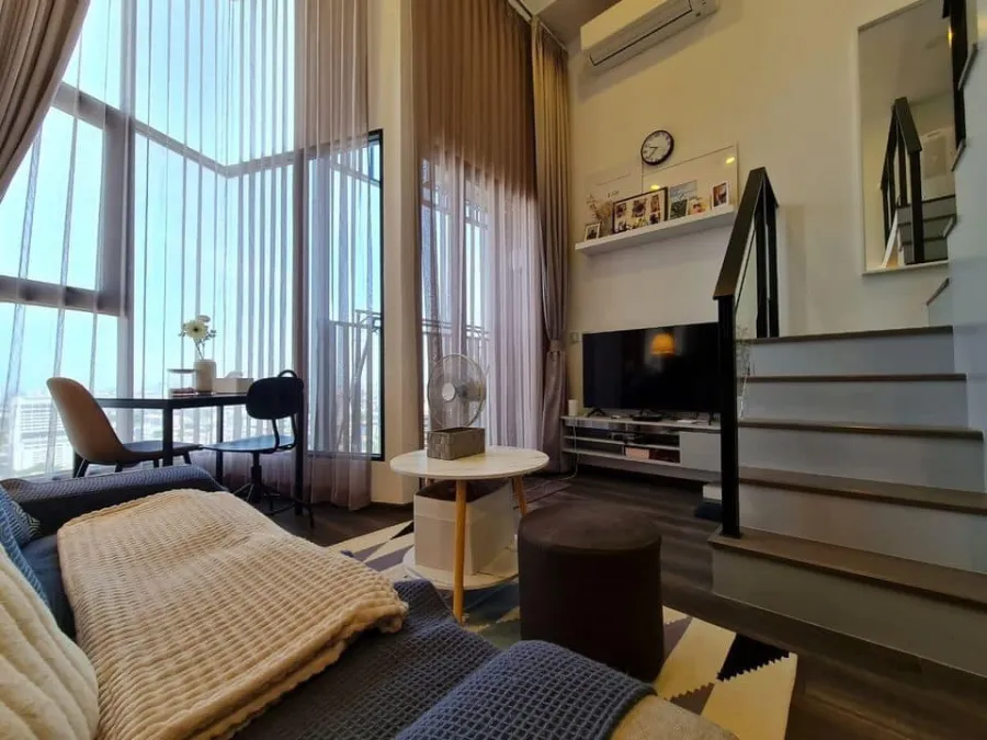 ให้เช่า ไนท์บริดจ์ สเปซ รัชโยธิน ห้อง Duplex วิวเมืองไม่โดนบล็อก Build-in walk-in closet จองเลยจ้า