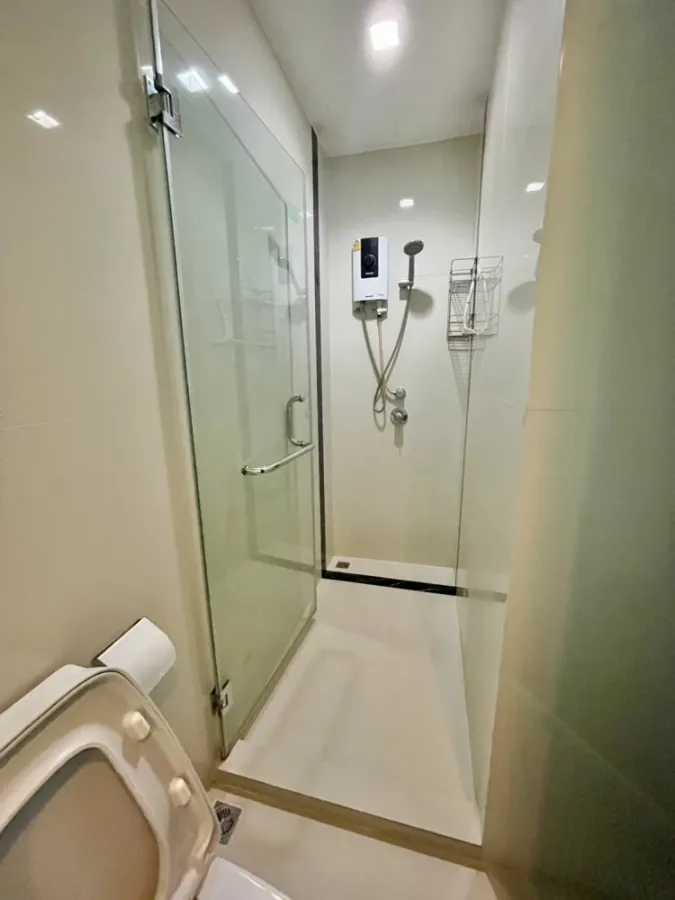 For rent!! Wish Signature Midtown Siam Condo, 22nd floor, south facing, beautiful room, very livable, great price, don't miss it!!