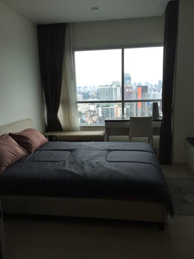 Foe rent Life Ratchadapisek 1ห้องนอน ชั้นสูง วิวเมืองสุดเริ่ด เฟอร์แน่น เครื่องใช้ไฟฟ้าครบ เช่าด่วน