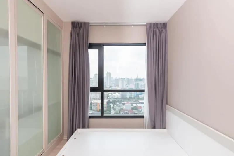 Condolette Midst Rama 9 for rent, fully furnished, in a prime location in the heart of the city. With the beauty that everyone will fall in love with, book now.