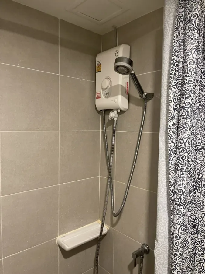 For rent: Lumpini Ville Pranangklao-Riverview, a lovely room with fully furnished and a washing machine included at a great price. Reserve now!