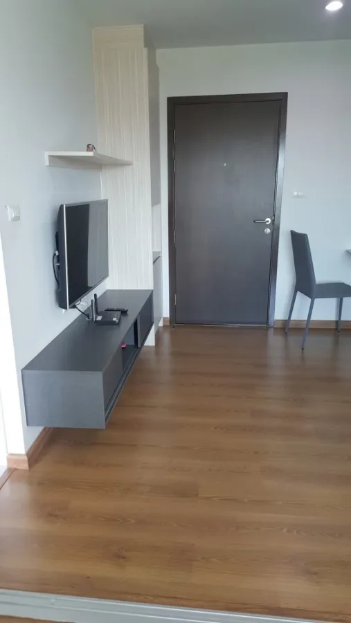 For rent: Hallmark Chaengwattana, garden view room, divided into nice proportions. Complete amenities here in one place.