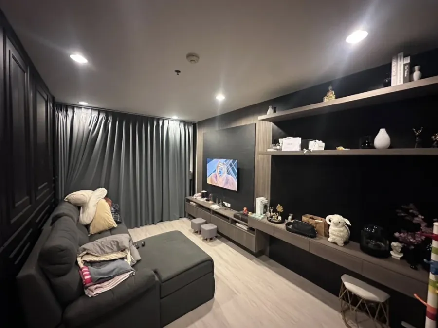 For rent: The Address Siam, 8th floor, large 2-bedroom, 2-bathroom unit with locked parking space. Don't miss out!