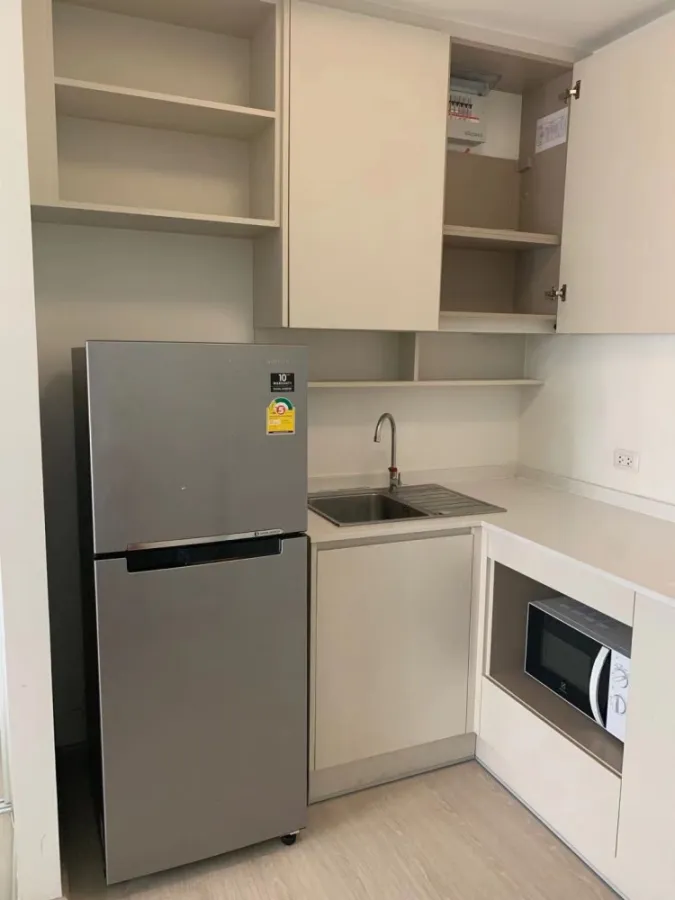 For rent, Chapter One Eco Radchada-HuaiKwang, 1 bed, 1 bath, complete electrical appliances, the room goes very quickly, hurry up and book now.