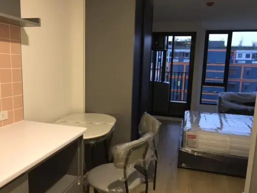 For rent แอทติจูด บียู ชั้น 2 ห้องมุมเป็นส่วนตัวามาก มีเฟอร์นิเจอร์บิวท์อินครบชุดพร้อมอยู่สุดๆ ด่วนๆ