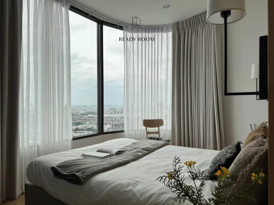 For rent: Skyrise Avenue Sukhumvit 64, room on the 35th floor, very high, fully furnished with built-in furniture throughout the room, move in now, do