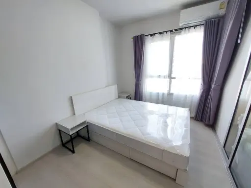 Selling Chapter One Shine Bangpo, spacious room, very nice, fully furnished + electrical appliances, not hot, airy, book now