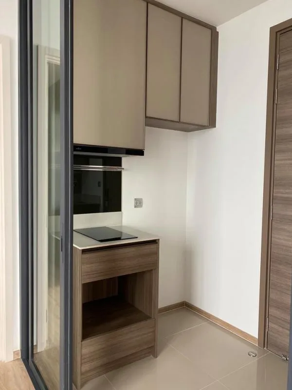 Sale The Line Phahon-Pradipat, new room, decorated in earth tones, very pleasant High floor has a great view. Hurry up.