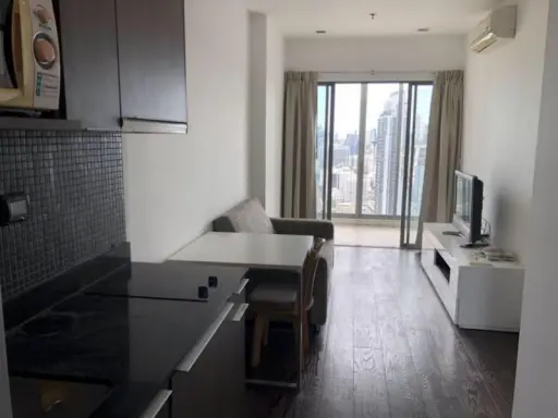 For rent IDEO Q Phayathai, beautiful room, decorated in white tones. Super new interior, 1 bedroom, convenient transportation, good location, book now!