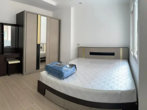 ให้เช่า happy home condo รัชดา 18 ห้อง renovate ใหม่ ห้องกว้าง เฟอร์นิเจอร์ครบ พลาดไม่ได้นะ จองเลย